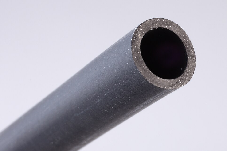 Detailansicht schwarzer Schlauch SL2-6/8 aus Viton