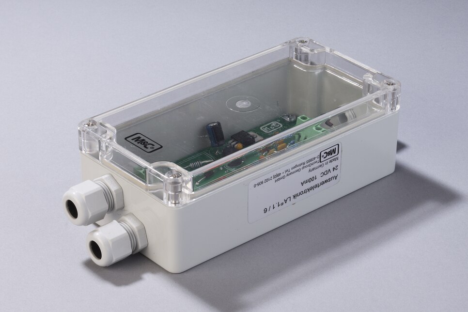 Oblique view of Electronic Controller LA-1.1