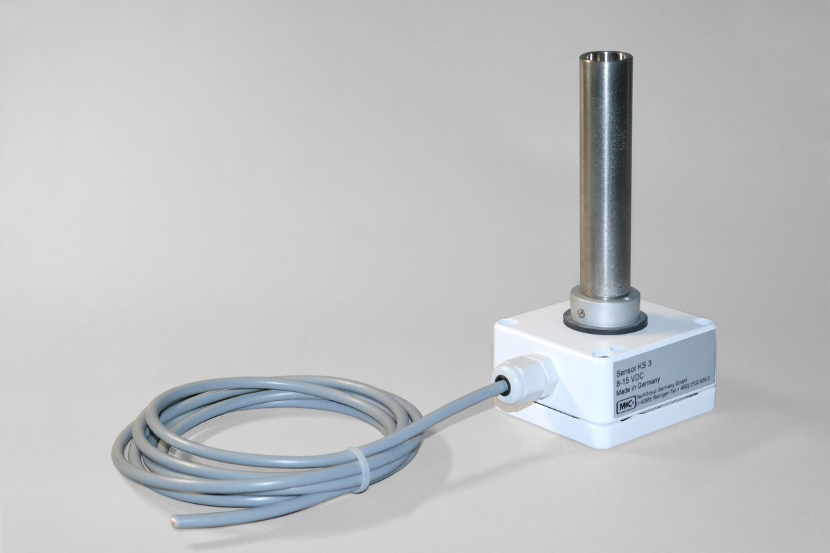 Oblique view of Liquid Alarm Sensor KS3/SS PEEK