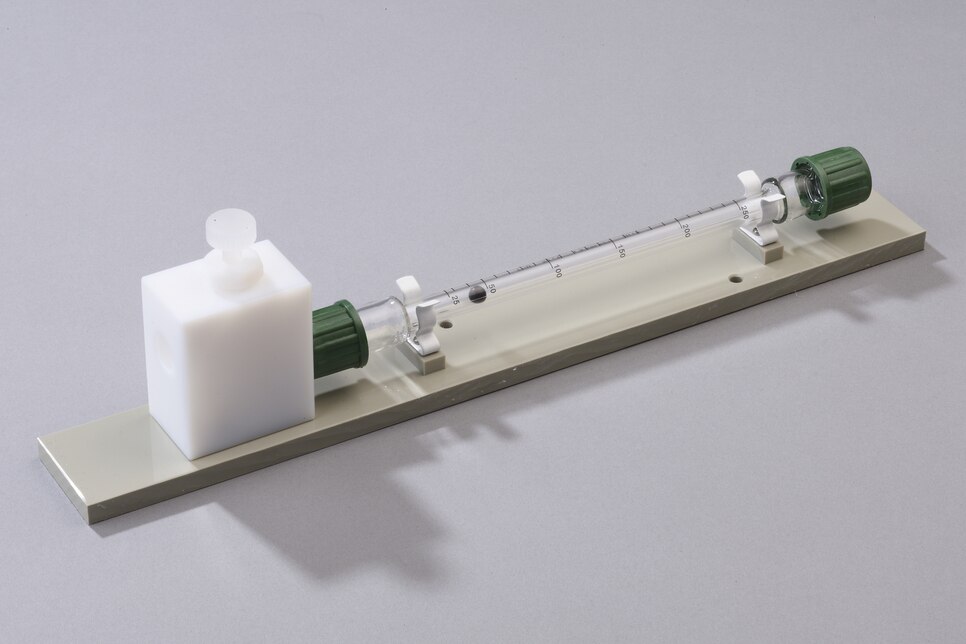 Schrägansicht liegender Durchflussmesser FM-10/250