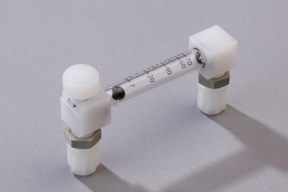 Schrägansicht liegender Durchflussmesser FM-40/70