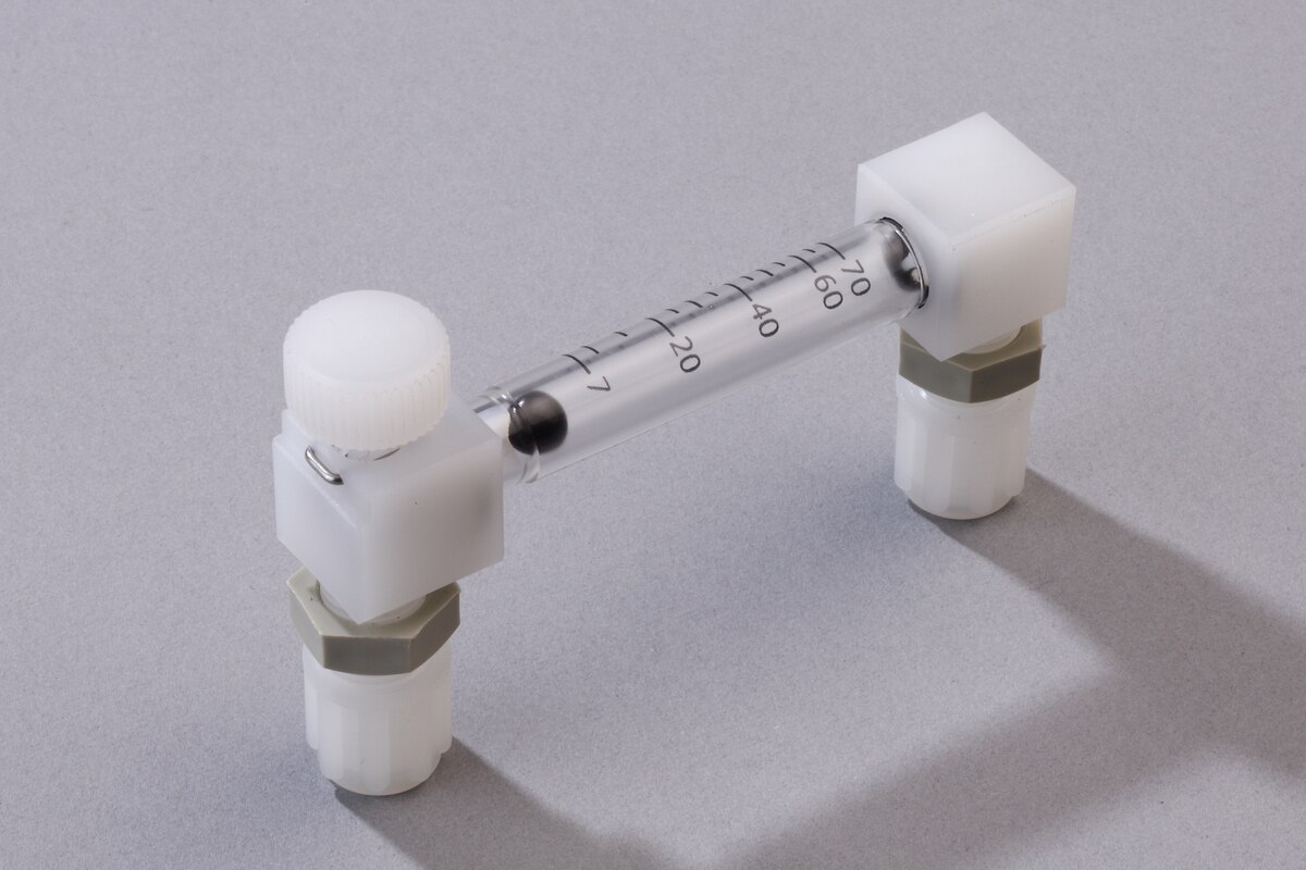 Schrägansicht liegender Durchflussmesser FM-40/70