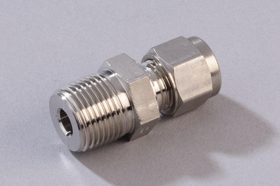 Schrägansicht liegende Gerade Einschraubverschraubung GE SS, R3/8" - 8mm