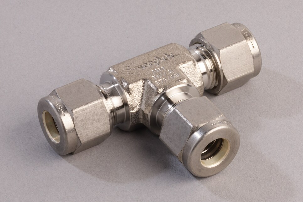 Oblique view of horizontal Union Tee TV SS, 8mm