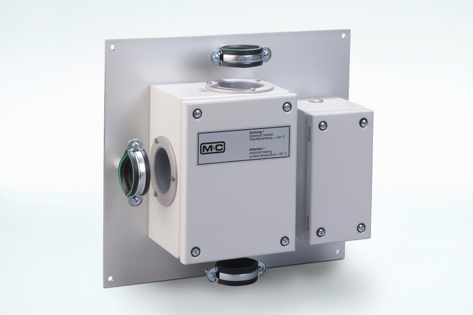 Oblique view of horizontal Union Tee, heated, 6mm