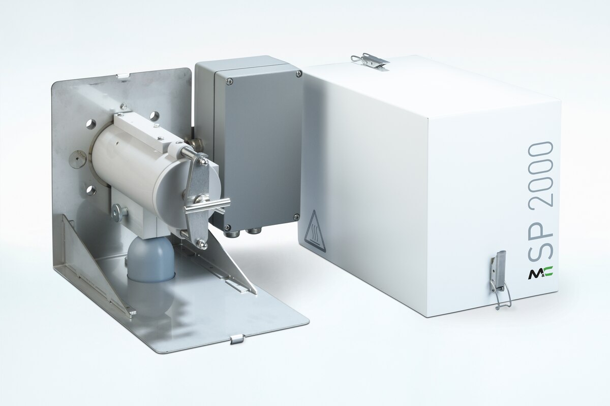 Oblique view of Gas Sample Probe SP2000-H and weather protective cover