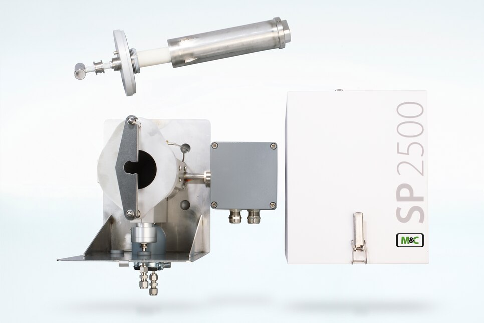 Frontalansicht Gasentnahmesonde SP2500-H und Wetterschutzhaube