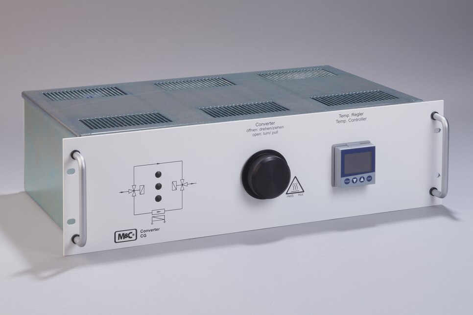 Schrägansicht Gaskonverter CG-2 im 19"-Einschubgehäuse