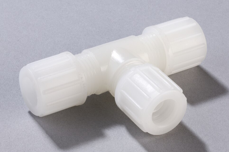 Oblique view of horizontal Union Tee TV PVDF, DN10/12