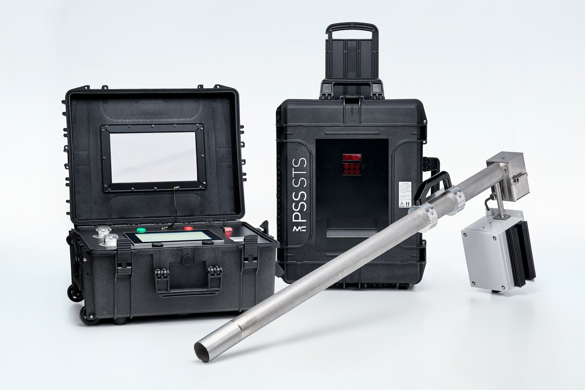 Frontal view of the sampling system PSS-STS consisting of gas sampling probe, sampling tube, cooler unit and control unit